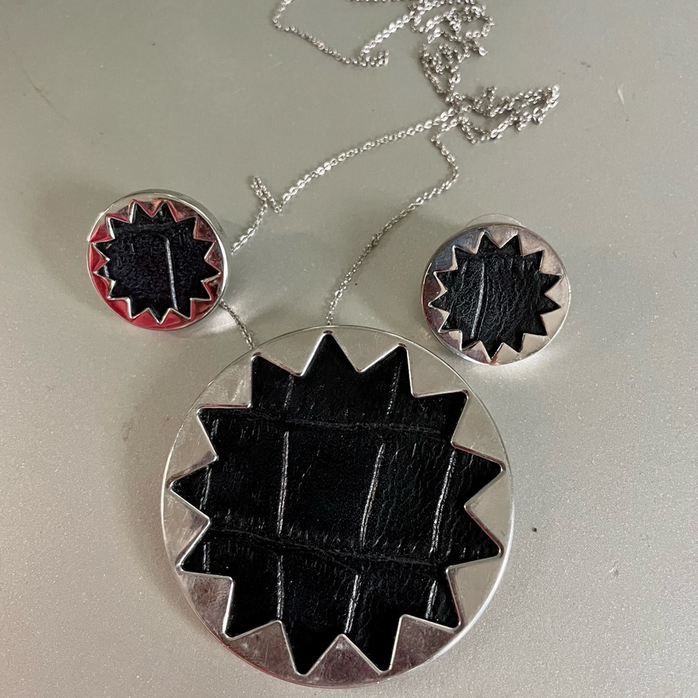 House of Harlow 1960 necklace and earring set